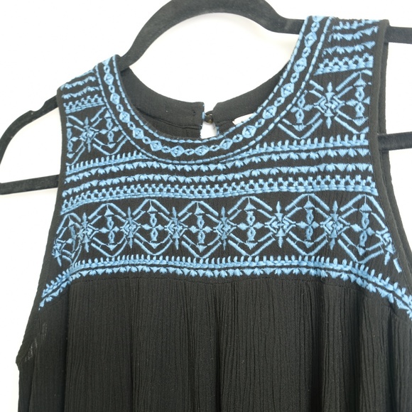Forever 21 Cropped Embroidered Black Tank Top, S - Picture 3 of 8